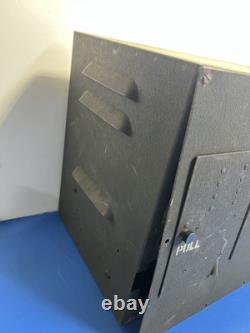 VINTAGE R-100/URR WWII Military Radio Receiver The Morale Builder