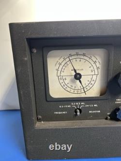 VINTAGE R-100/URR WWII Military Radio Receiver The Morale Builder